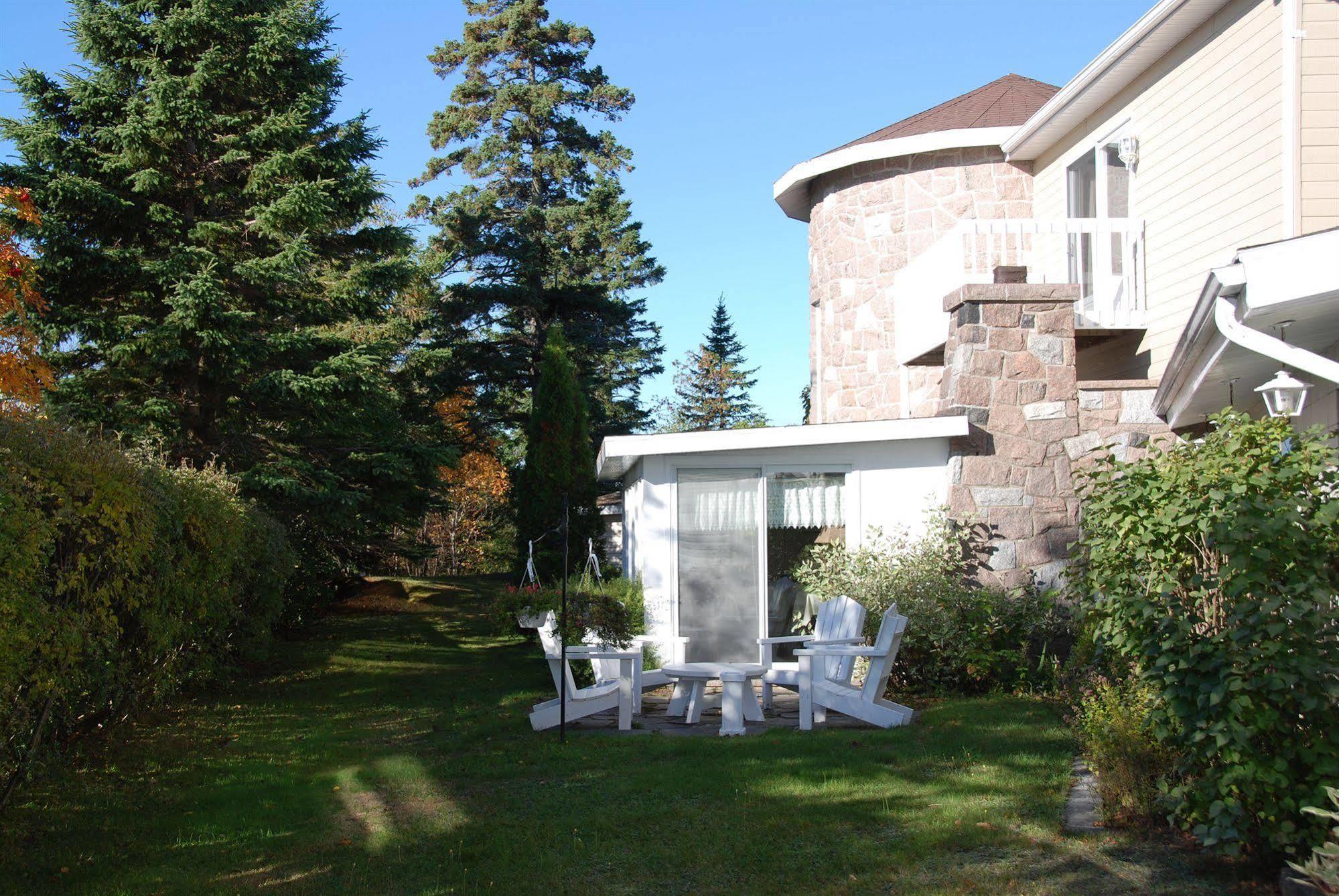 Auberge La Rosepierre Bistro Henri Grandes-Bergeronnes Dış mekan fotoğraf